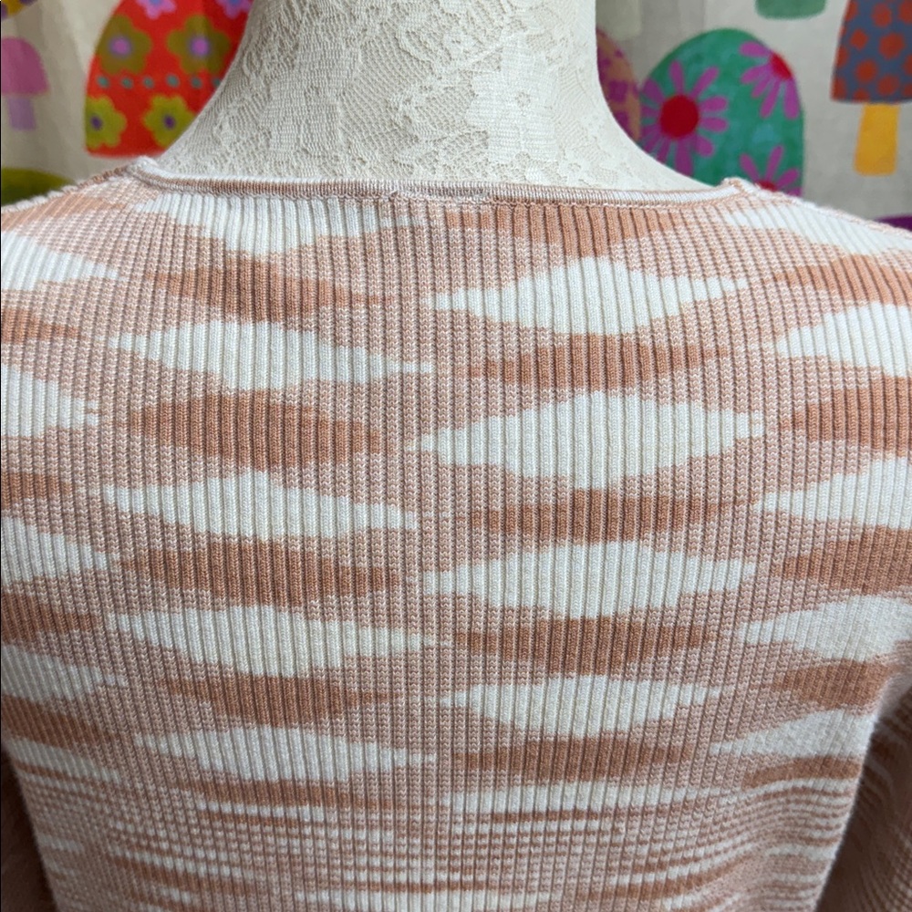 Mahina L/S Cropped Sweater. Large - Picture 7 of 11